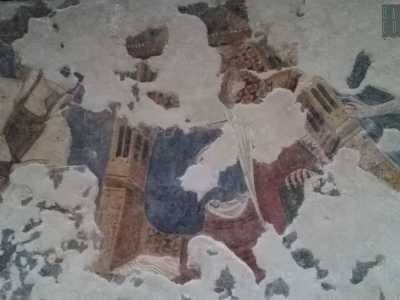 Del disegno si intuisce al centro il trono del Cristo pantocratore e la presenza di due figure sconosciute ai lati. Il suo cattivo stato di conservazione � dovuto al fatto fino al restauro era coperto da un altro affresco pi� recente